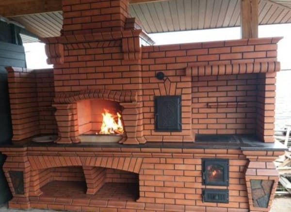 Печь из красного кирпича